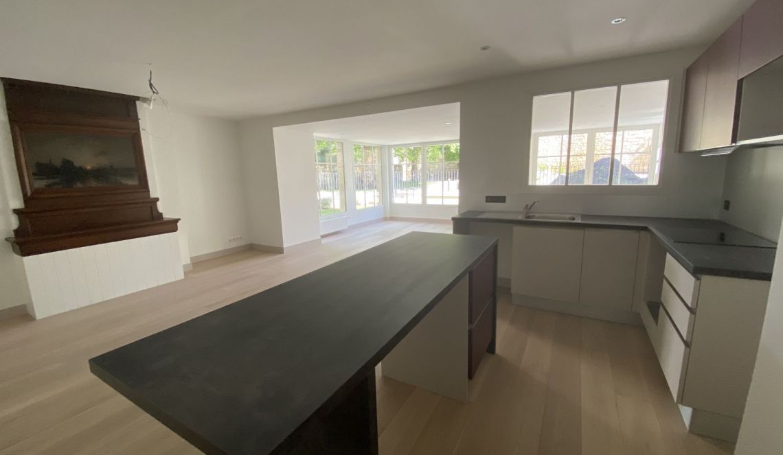 Appartement avec belle et grande cuisine