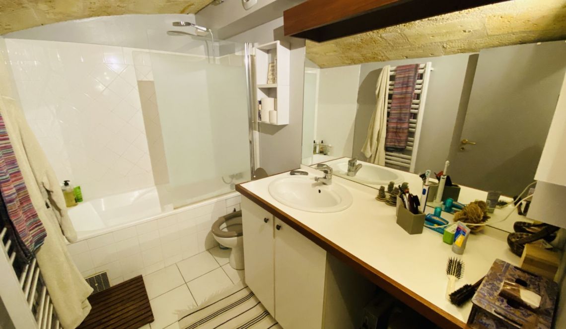 Appartement avec salle de bain en souplex