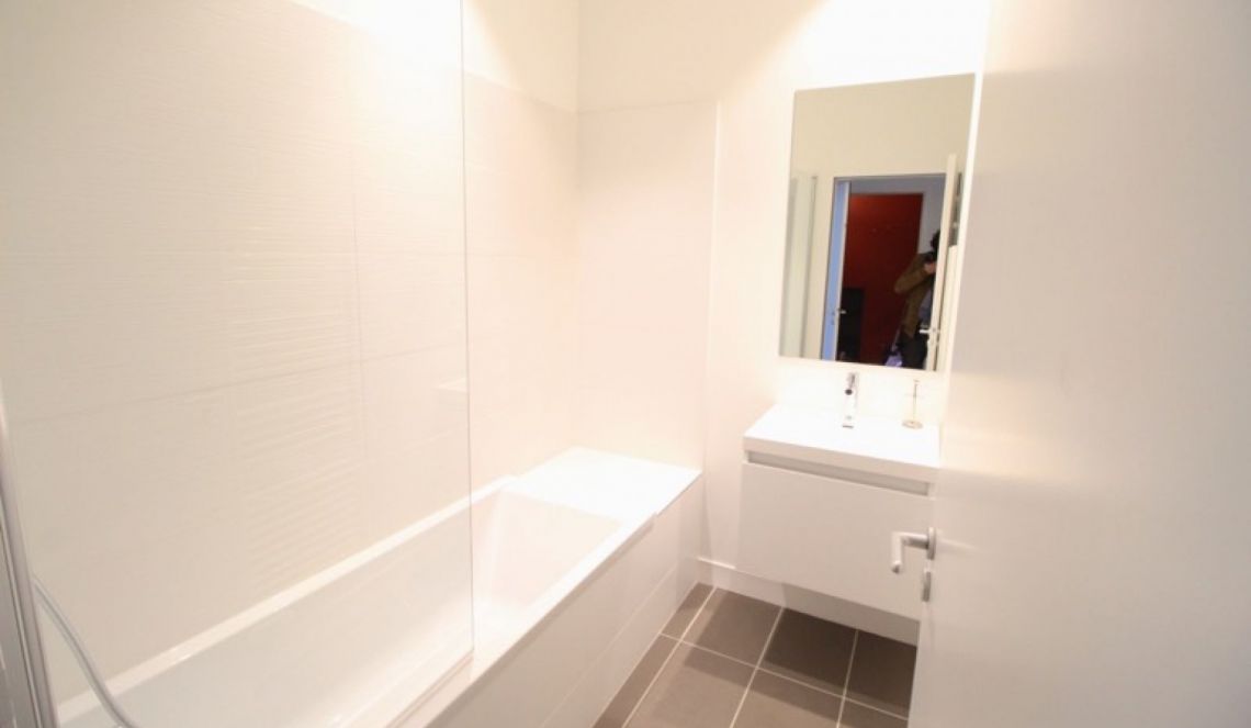 Appartement avec baignoire