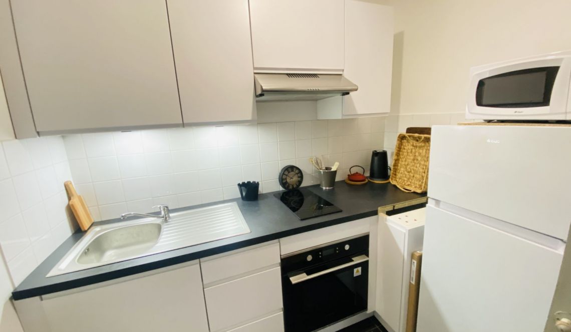 Appartement avec cuisine aménagée et équipée