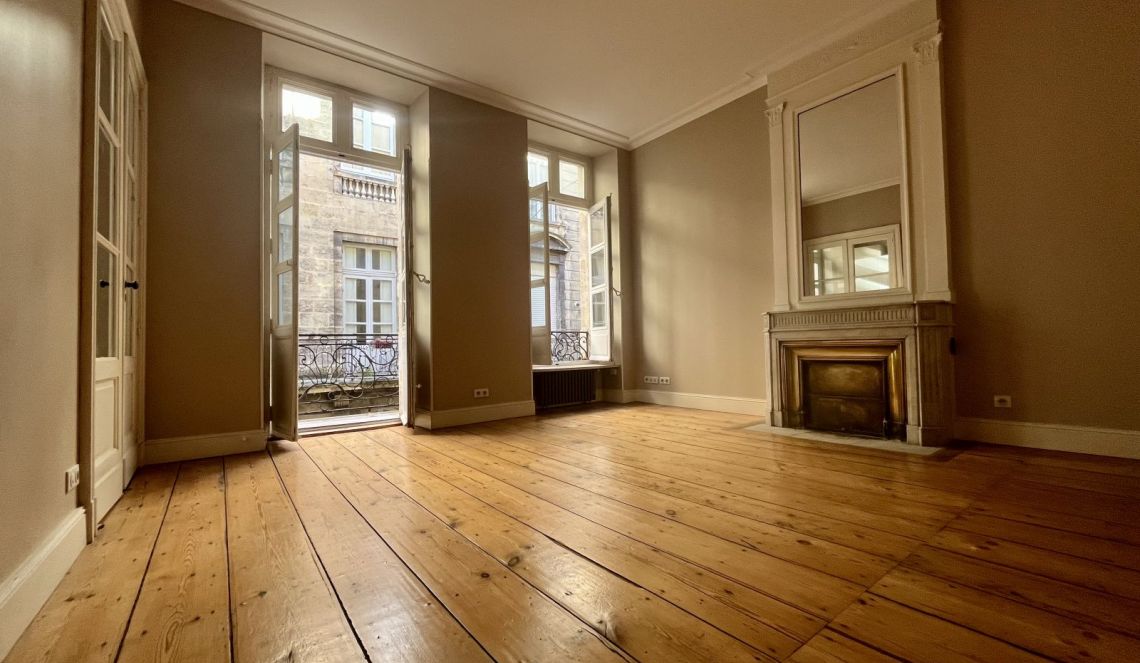 appartement avec prestations anciennes conservées