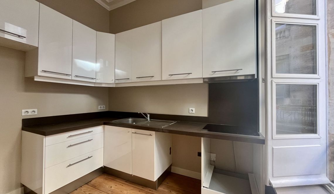 appartement avec cuisine semi-équipée 