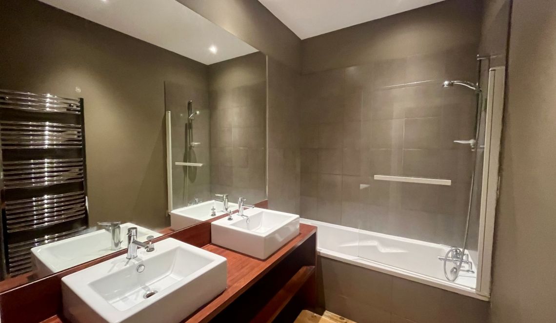 appartement avec salle de bain