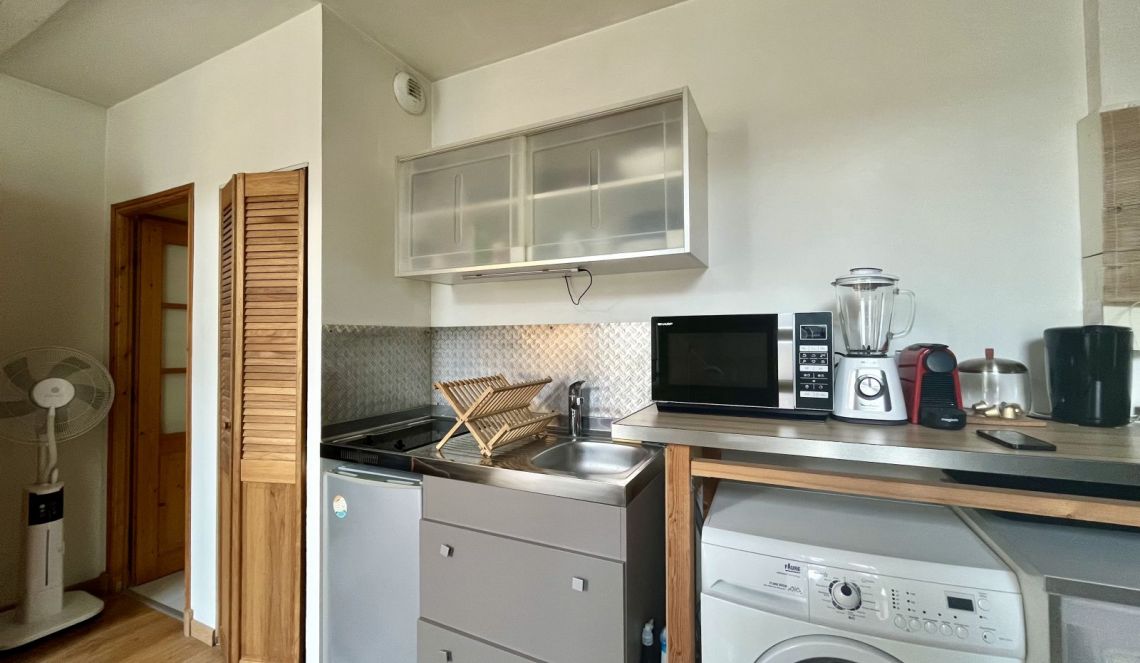 studio avec cuisine aménagée et équipée